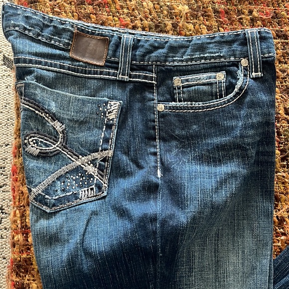 BKE Capris Jeans - Picture 2 of 10